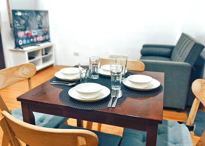 U4 La Guardia Townhouse 2 Bedroom Unit Free Parking Near It Park Apartment *