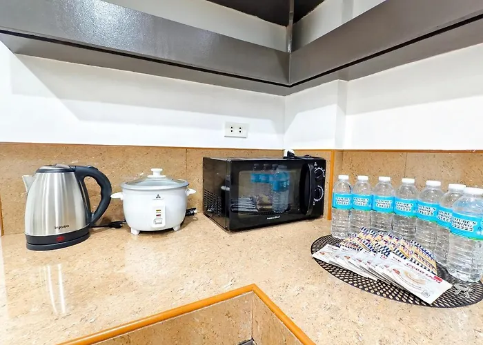 U4 La Guardia Townhouse 2 Bedroom Unit Free Parking Near It Park *