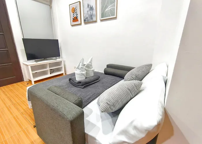 U4 La Guardia Townhouse 2 Bedroom Unit Free Parking Near It Park Apartment