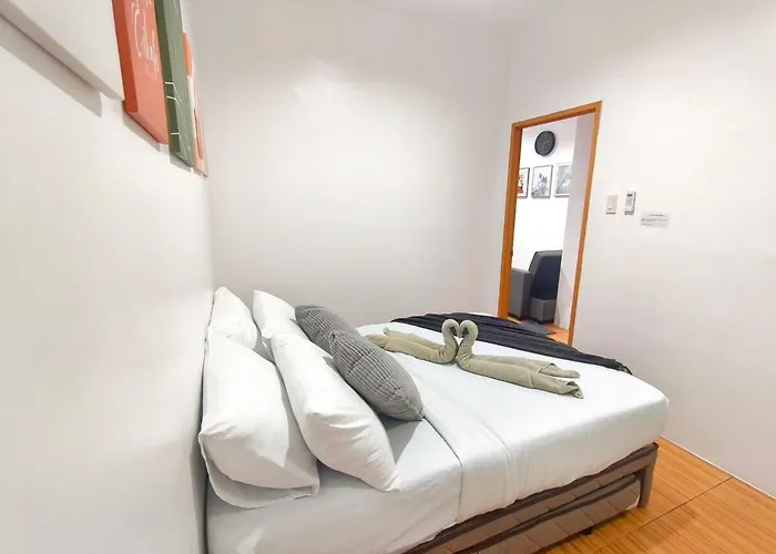 U4 La Guardia Townhouse 2 Bedroom Unit Free Parking Near It Park *