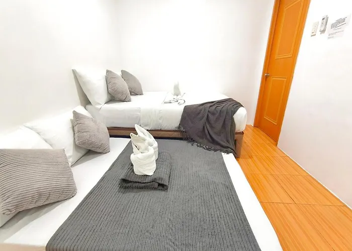 U4 La Guardia Townhouse 2 Bedroom Unit Free Parking Near It Park