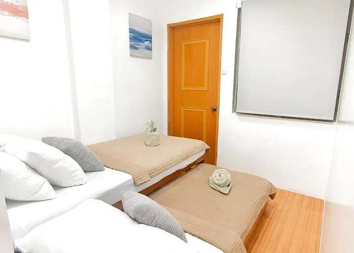U4 La Guardia Townhouse 2 Bedroom Unit Free Parking Near It Park