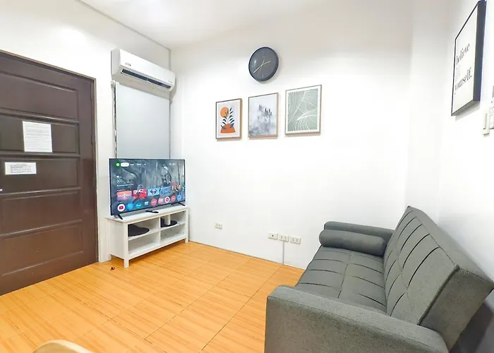 U4 La Guardia Townhouse 2 Bedroom Unit Free Parking Near It Park Apartment *