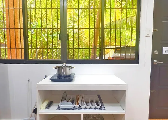 U4 La Guardia Townhouse 2 Bedroom Unit Free Parking Near It Park Apartment *